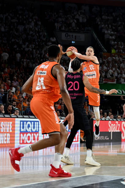 红军中场竞 红军中场竞