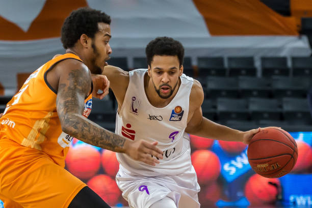 他凭借出色 他凭借出色