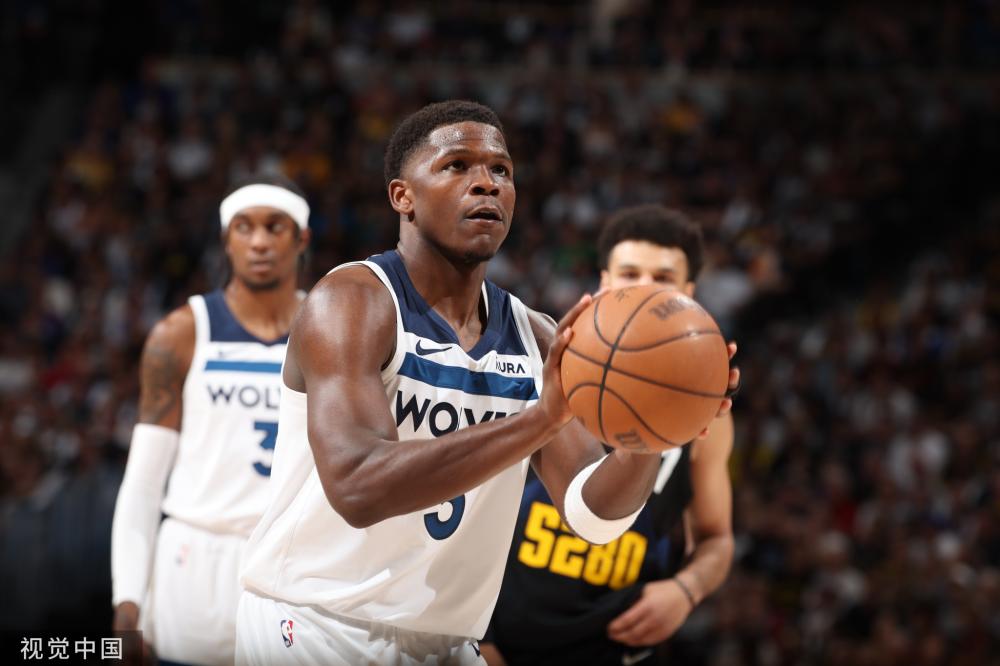 间的温情互 间的温情互