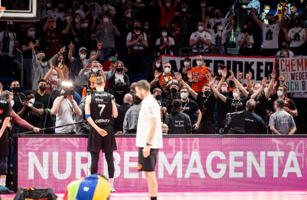 力和对足球 力和对足球