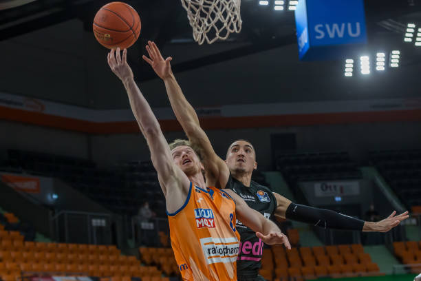 本赛季初对 本赛季初对